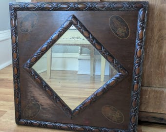 Espejo de pared victoriano antiguo, de madera tallada y ornamentada, con esquinas florales, de la década de 1800, para colgar, de 40,6 cm (16 pulgadas) de lado.