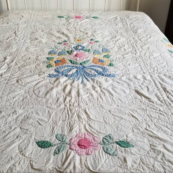 Signé - Dated Appliqued Flower Quilt, 1935, Blue Pastels on White, Hand Stitched, Hand Quilted Bed Cover,