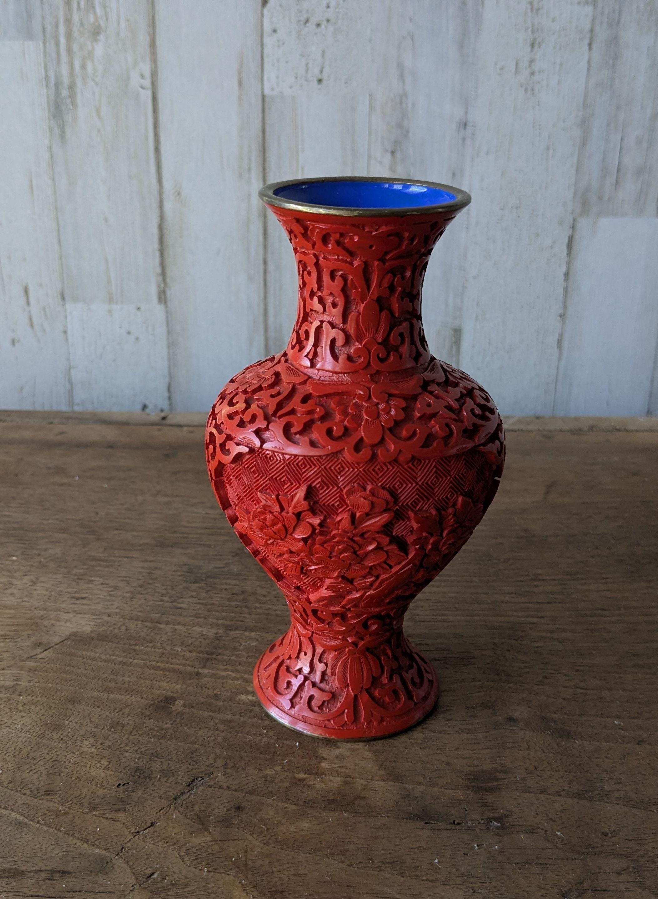 赤い青銅製の花瓶、彫刻デザイン 正規販売 赤い青銅製の花瓶、彫刻デザイン 【公式通販】