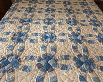 Vintage Double Wedding Ring Quilt, Beautiful Handmade Blue & White Quilted Bedspread Comforter Blanket, Scalloped Edge