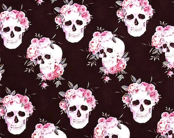 Calaveras con coronas de flores Novedad tela de algodón, hecha para telas JoAnn