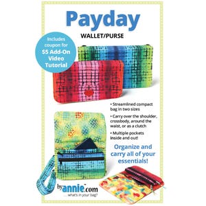 Op de afbeelding: Twee Payday portemonnees/tassen met een veelkleurig ruitpatroon in rood, roze, blauw en groen. De tassen worden in verschillende configuraties getoond, waaronder gesloten, open met binnenzakken en met een afneembare schouderband.