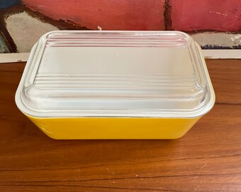 Pyrex Primary Colors Yellow Oven/Refrigerator Dish with Lid