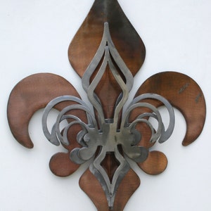 18&quot; 3-Part Fleur De Lis