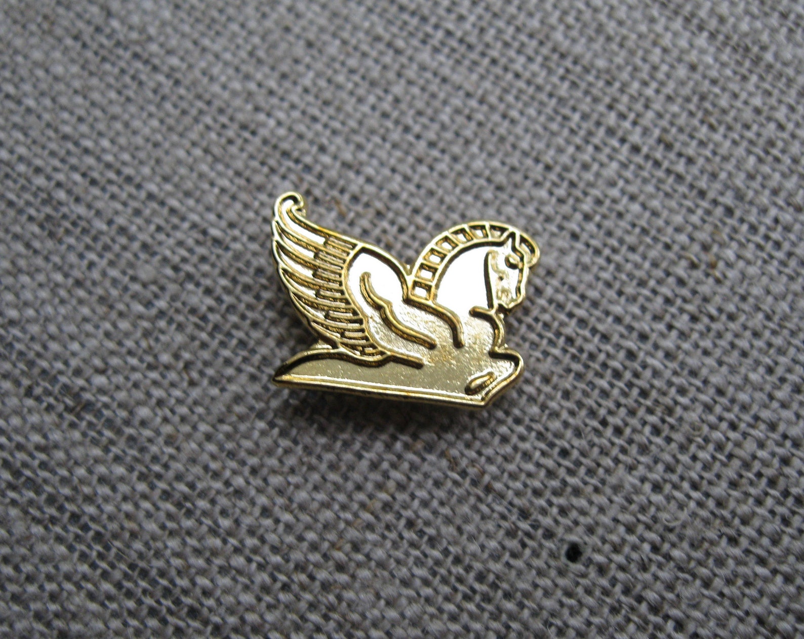 Pegasus Lapel Pin Gold Pegasus Pegasus Brooch Vintage Hat Etsy