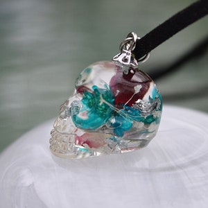 Floral Skull Necklace, Real Dried Flowers Preserved in Eco Resin, 3D Botanical Nature Gothic Jewelry
