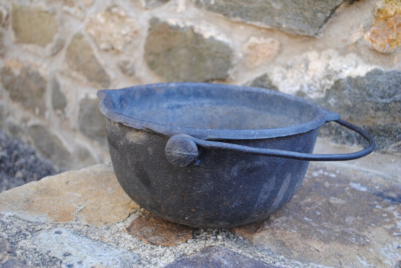 Large Vintage Cast Iron Hanging Pot Planter Farmhouse Etsy