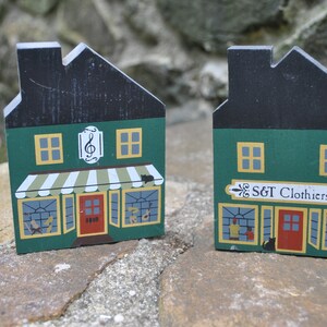 Cat&#39;s Meow Faline Wooden Building House Series II Clothiers Music Shop Collectible