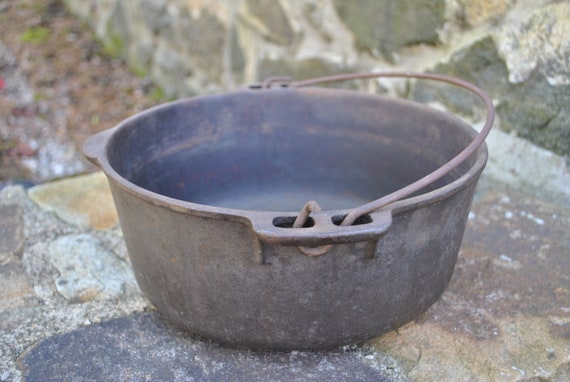 Antique Cast Iron Pot Dutch Oven Farmhouse Kitchen Handle Cooking Large 5  Quart -  Hong Kong