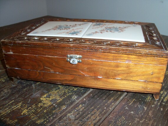 Hand Carved Vintage Jewelry Box with Ceramic Inla… - image 3