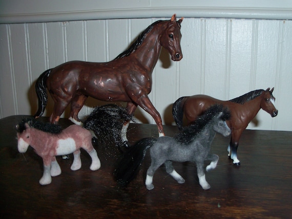 HORSE Figurine # 3 Metallfigurchen Setzkasten Mini Pferd Figur