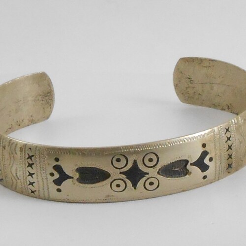 Native American Design Cuff bracelet Sterling silver and black Native Design retailer