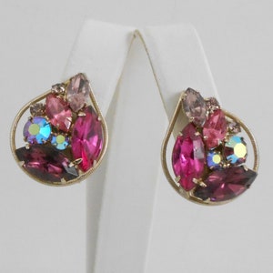ヴィンテージ ピンク ラインストーン クリップオン イヤリング / 署名なしデザイナー ジュエリー / ピンク イヤリング