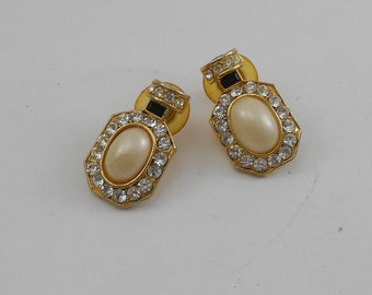 Pendientes perforados con diamantes de imitación, estilo años 80, con perlas blancas y diamantes de imitación transparentes, joyería de diseño.