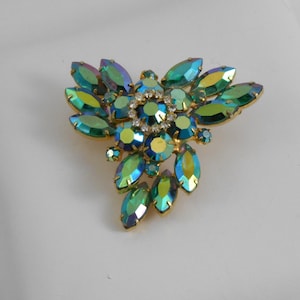 Vintage AB Green crystal rhonestone brooch unsigned possibly Juliana 1940s statement brooch round and marquise prong set rhinestones