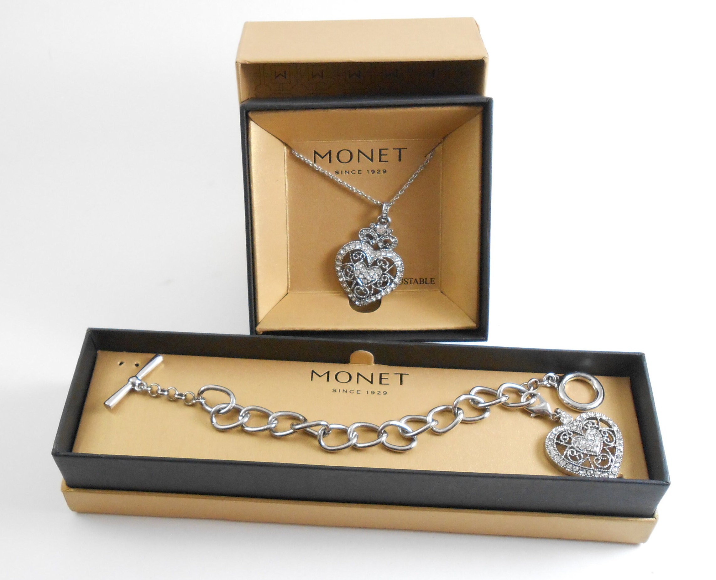 Vintage Monet Heart Shaped Round Photo Pendant Necklace - Etsy | Picture  pendant, Vintage monet, Locket