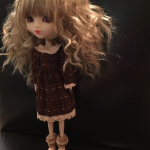 Lace trimmed dress for Blythe or Pullip