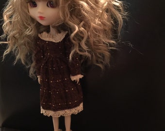 Lace trimmed dress for Blythe or Pullip