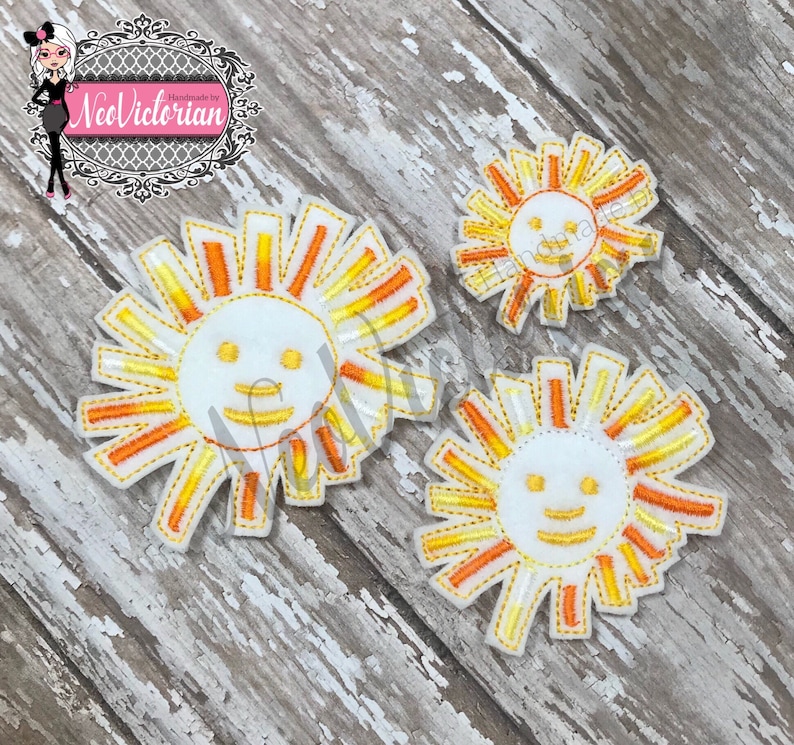 Smiling Variegated Sun Set of 2 Starburst Sun Rays