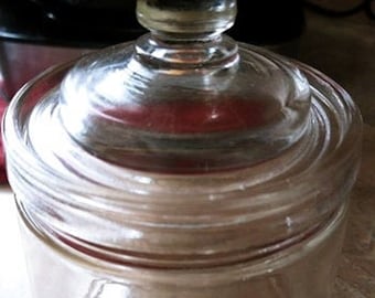 Decorative Centerpiece Storage Container Solution 9-inch Round Clear Vintage Lidded Glass Candy Jar Large