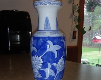 Chinoiserie Vase Oriental Blue and White Vase Oriental Decor Chinese Export Porcelain Vases Blue Home Decor Blue Asian Decor Lg Floral Vase