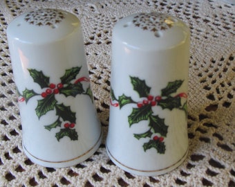 Yuletide Holly Christmas Gravy Boat Holly Berry Christmas Salt Pepper Shakers Holly decor Holiday Season Table Setting Christmas Table decor