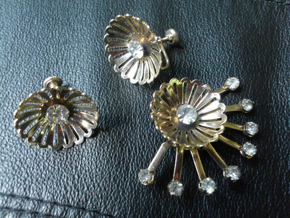 Screw Back Earrings and Brooch Set Starburst Jewelry Art Deco Jewelry Minimalist Mid Century vintage Jewelry Set Non Pierced earrings 1940s
