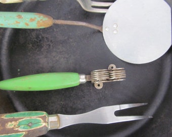 Knife Sharpener Farmhouse Antique Primitive Green Wood Handle Knives A&J kitchen Utensils Green Kitchen Utensils Antique Utensils