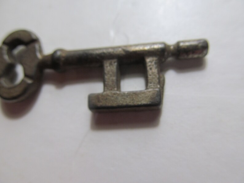 Rusty Antique Keys Large Wind up Clock Key With Rusty Spring Etsy