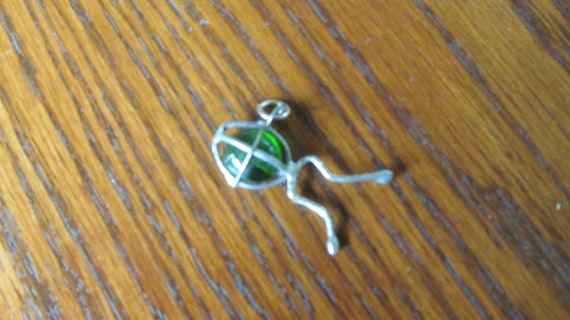Groovy Green Frog Pendant Gypsy Hippie Jewelry 1970s Jewelry Emerald Green Glass Hoppy Toad Frog Charm Frog Necklace Pendant Fertility Charm