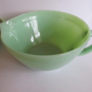 Jadeite Oven Fire King Batter bowl with spout D handle Jadeite Bowl Jadeite Mixing Bowl Jadeite Green Art Deco Glass Green Kitchen decor