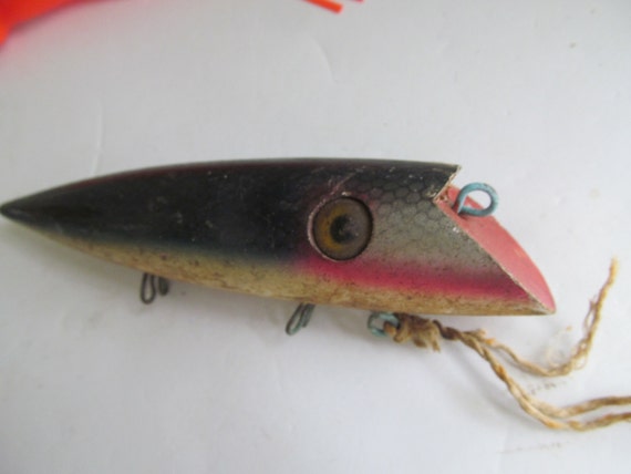Vintage lure in old wooded box  Old fishing lures, Fishing lure gift,  Fishing lures