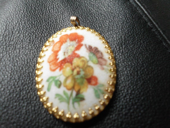 Snow Kissed Poppy Flower Cameo Pendant Poppies mi… - image 2