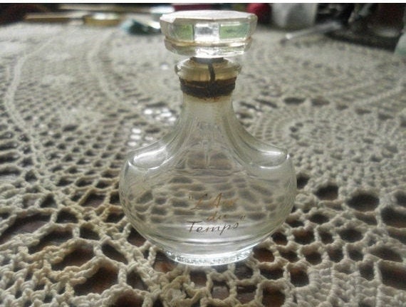 Lalique on sale perfume bottle