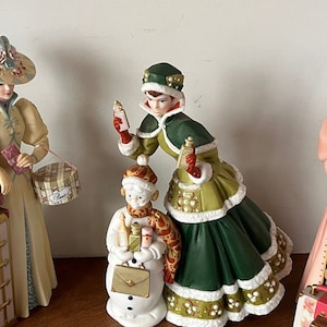 Mrs Albee 2003 Full sz figurines Award Avon Victorian Lady Figurine Mrs Albee Avon presidents club awards Victorian Home decor snowmen Decor