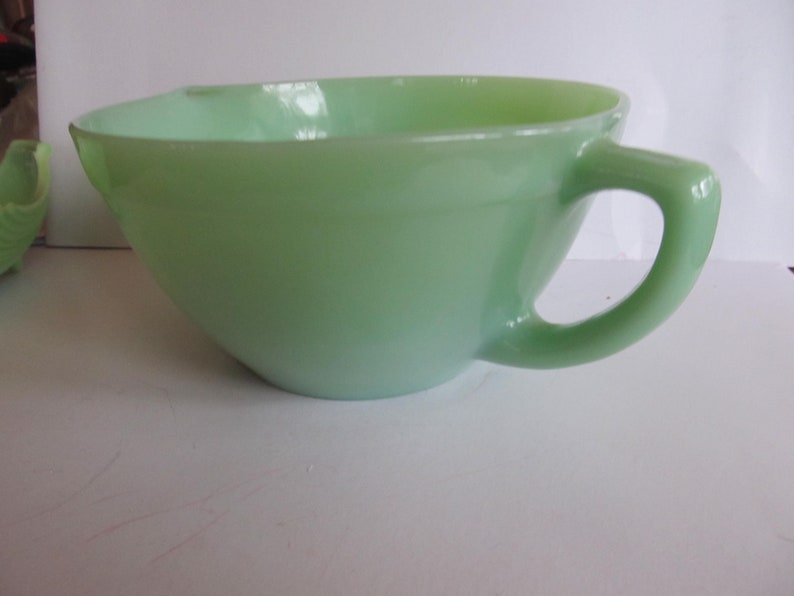 Jadeite Oven Fire King Batter bowl with spout D handle Jadeite Bowl Jadeite Mixing Bowl Jadeite Green Art Deco Glass Green Kitchen decor image 4