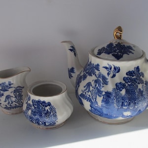 RARE Music box company Sadler Blue Willow Teapot Set Staffordshire England English Teapot Sugar & Creamer Tea Pot  Blue and White Teapots