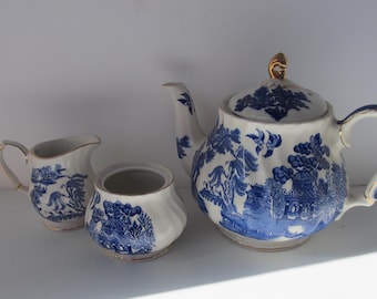 RARE Music box company Sadler Blue Willow Teapot Set Staffordshire England English Teapot Sugar & Creamer Tea Pot  Blue and White Teapots