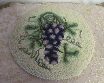 Grape Hooked Rug Mat, Hand Hooked, Candle Mat, Table Mat Coaster Vintage hooked rug chair mat Grape decor Italian Home Decor Wool Hooked Rug