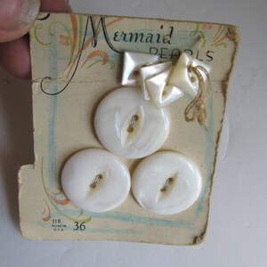 Antique Mop Buttons Mother of Pearl Buttons Antique Sewing Notions, Vintage Buttons, Buttons on original Cards, Vintage haberdashery, sewing