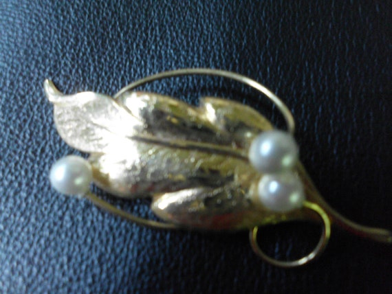 Faux Pearl Brooch 1950s Scarf Pin Faux Pearl Brooch Gold Leaf Shaped Jewelry Vintage BroochMid century Jewelry Brooch 1950s Jewelry Brooches