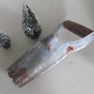 Garden Tool  Gardening tool Planter Hole digger for Planting Flowers or Vegetable Gardens Flower Bulbs Planter Garden tool Digger Planting