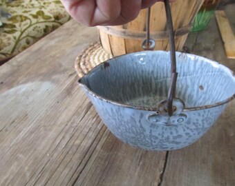 Gray Granite Ware Bowl w/ Handle Enamelware Antique Primitive Farmhouse Home decor Farmhouse Kitchen Decor Grey Kitchen Colonial Home Decor