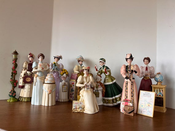 Mrs Albee 1978 1982 1983 1984 1987 1988 Figurines Avon Mrs Albee 1978 1982 1983 1984 1987 1988 Figurines Avon