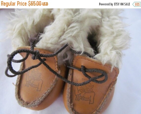 60s Elf Shoes Baby Shoes Elf Vintage Elf Slippers 1960s Faux Fur Collar Moccasin Style Slipper Infant Baby Slippers