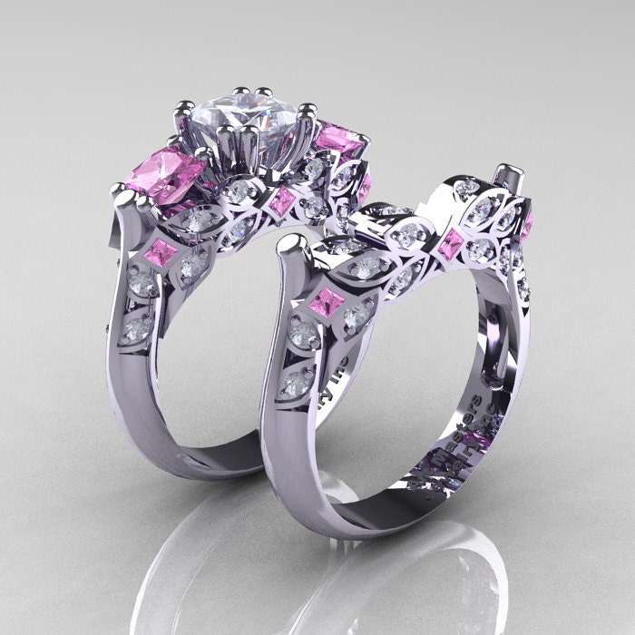 Clássico 18k ouro branco três pedras princesa branco e rosa claro safira solitaire anel de noivado conjunto de aliança de casamento R500S-18KWGLPSWS