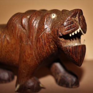 Vintage Primitive Hand Carved Wooden Old Lion wth Attitude/Sculpture/7.75 inches