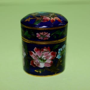 Vintage Chinese Enameled Tiny Cloisonné  Pill Box/Floral/Dark Blue