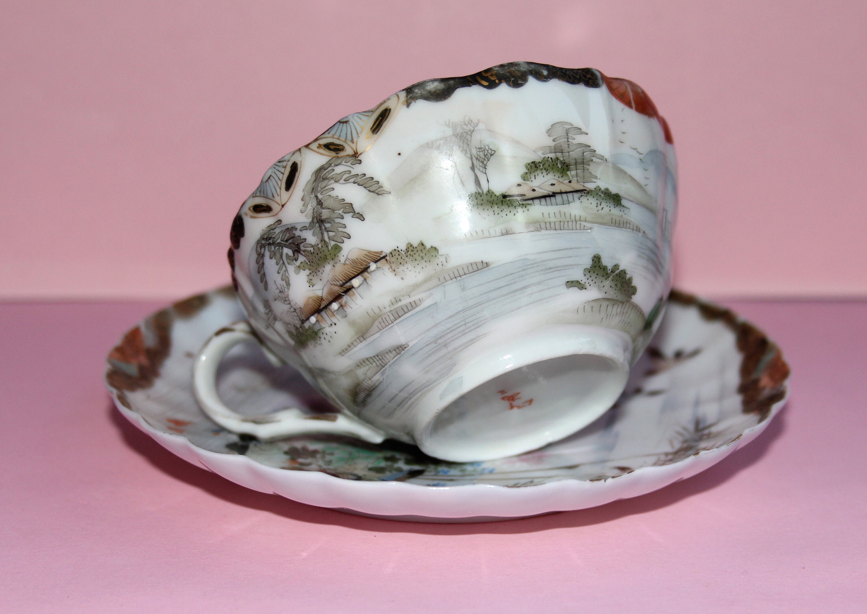 美しいヴィンテージの日本の手描き九谷焼エッグシェル陶器カップ