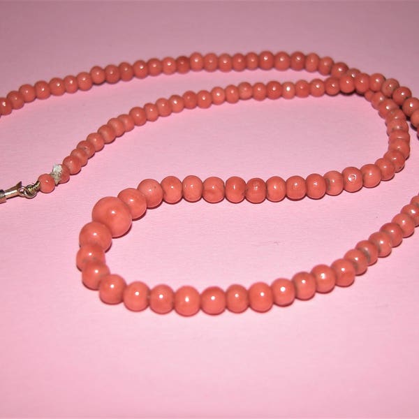 Beautiful Old Natural Pink Coral Graduated Necklace with 9ct. gold clip